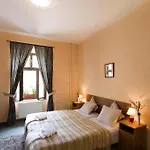 Hotel Columbo 3*